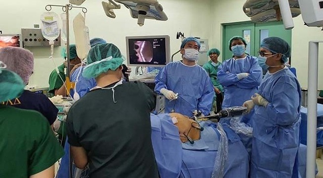 Vietnamese doctors support Filipino hospital with robot-assisted surgery