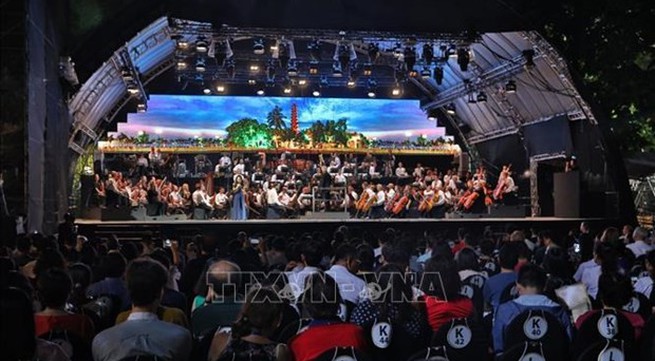 London Symphony Orchestra entertains Hanoi audiences