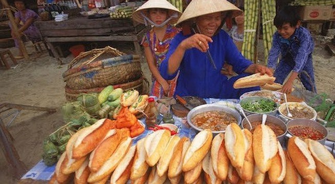 Story of Vietnamese “banh mi” introduced in foreign newspaper