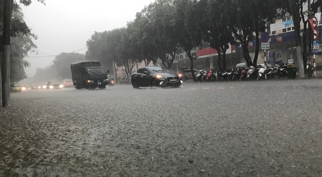 Heavy rain and flood warnings in central region