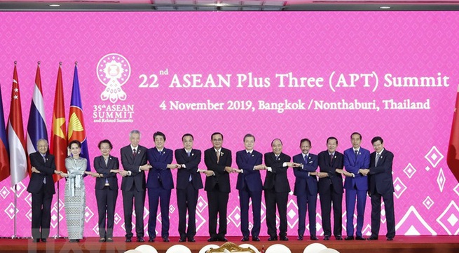 PM Nguyen Xuan Phuc attends ASEAN+3 summit