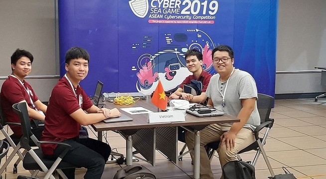 Vietnamese students win second prize at Cyber SEA Game 2019
