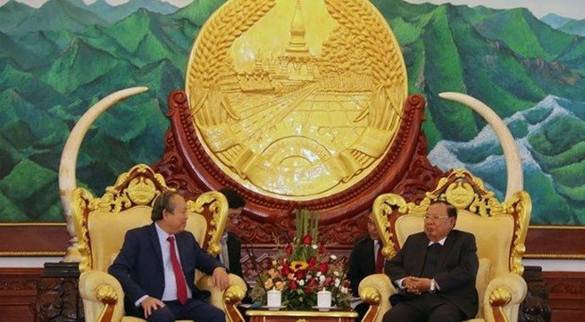 Deputy PM Truong Hoa Binh meets with Lao top leaders