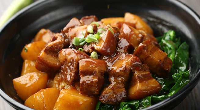 Thit kho (Vietnamese simmered meat)