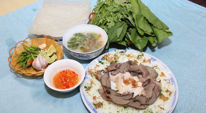 Banh hoi long heo (fine rice vermicelli cake with pig tripe)