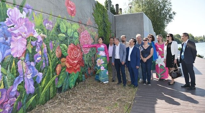 Vietnamese artists’ mural painting inaugurated in France