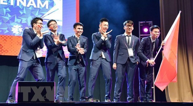 Vietnam win two golds, four silvers at International Mathematics Olympiad