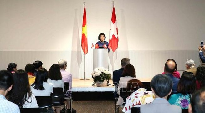 Vice President receives Vietnamese intellectuals in Switzerland
