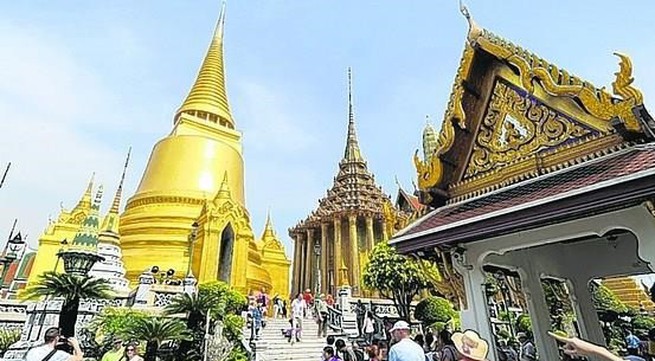 Thailand moves to woo Southeast Asian tourists