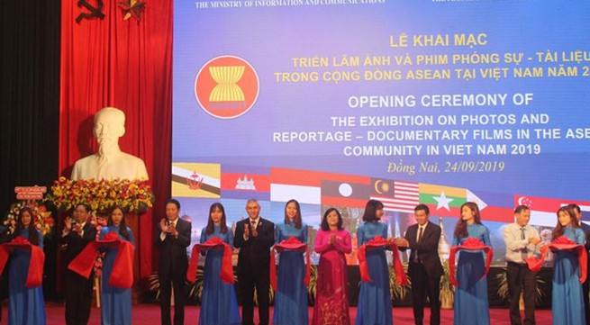 Exhibition features photos, documentaries on ASEAN Community