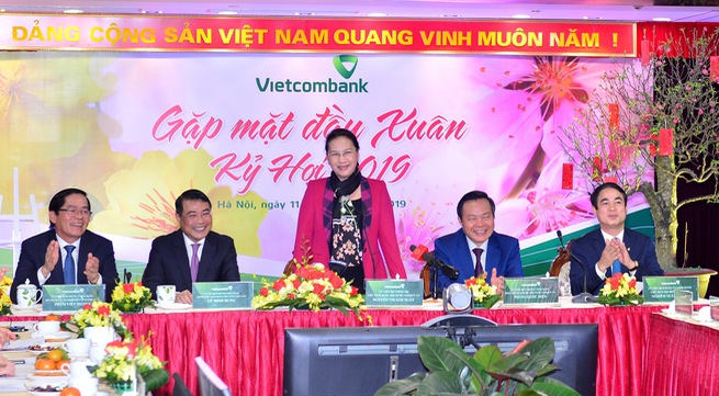 Top legislator visits Vietcombank, customs sector after Tet