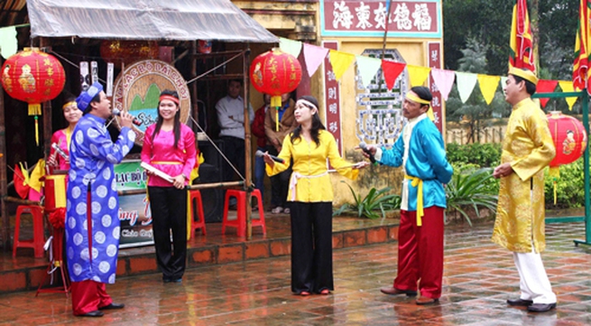 Quang Binh receives UNESCO certificate for 'Bai choi' singing