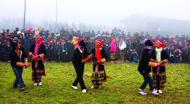 Khen festival opens in Sapa