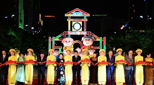Nguyen Hue flower street opens