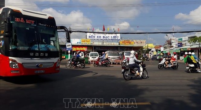 Bạc Liêu bus operators double fares as people return to work after Tết