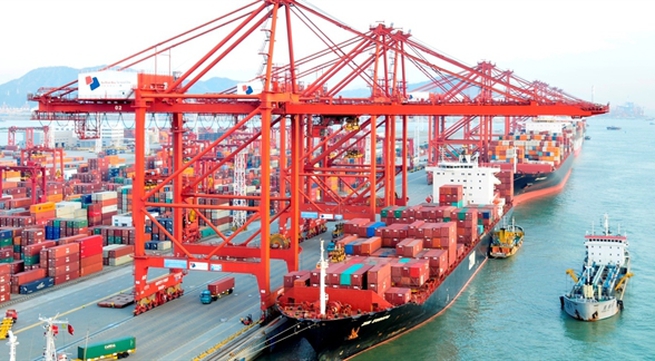 Việt Nam’s trade surplus narrows in first four months of 2019