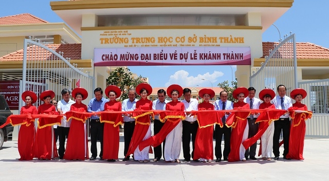 New school, bridges inaugurated in Long An