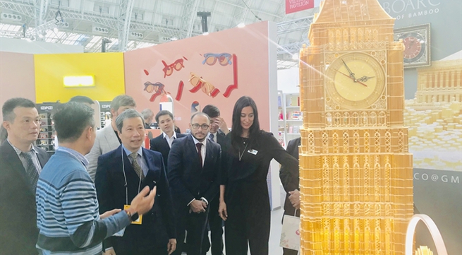 Vietnamese handicraft-makers display goods at UK’s leading international design-led event