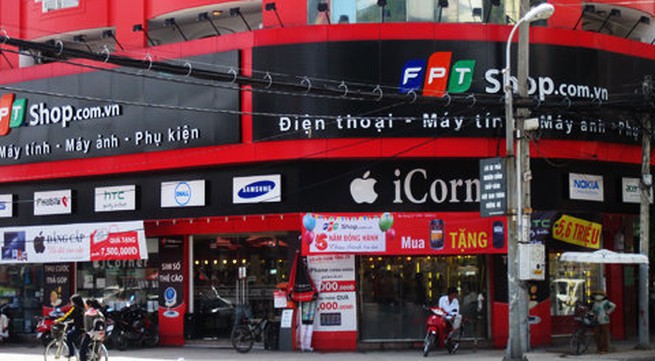 VN-Index gains for second day, pre-purchases boost retail stocks