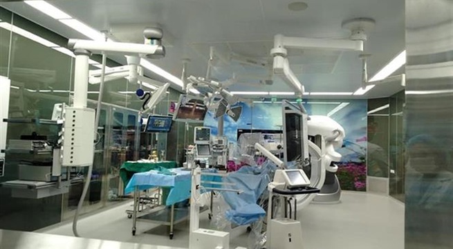 Thanh Nhàn Hospital goes high tech with new hybrid operating system