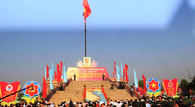 Flag- raising ceremony in Quang Tri marks National Reunification Day