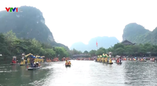 Trang An festival underway in Ninh Binh