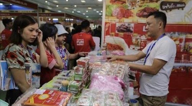 Vietnam-Thailand shopping and cuisine fair opens in An Giang