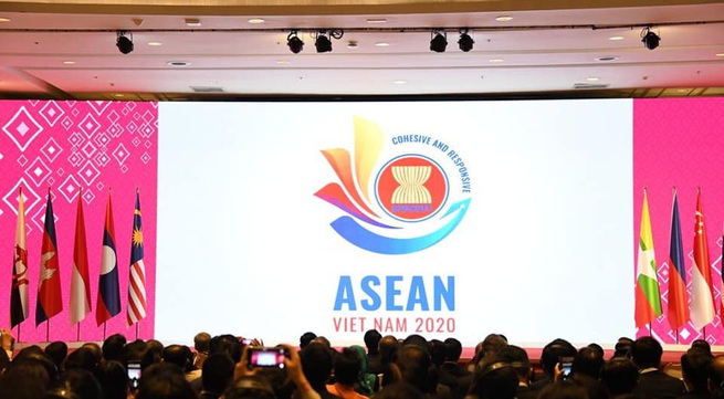 Vietnam officially assumes ASEAN chair 2020