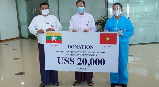Vietnam presents medical supplies to Myanmar amidst COVID-19