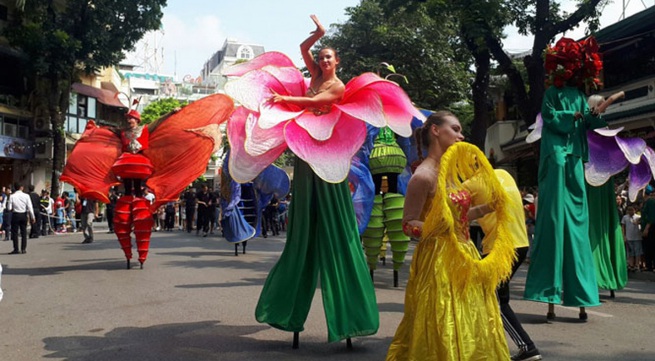 Hoan Kiem Lake to host displays of local, foreign cultures