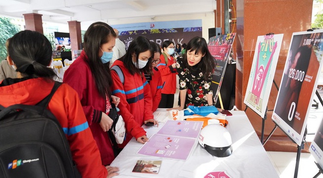 Exhibition of Epidemics in a Connected World opens in Hanoi