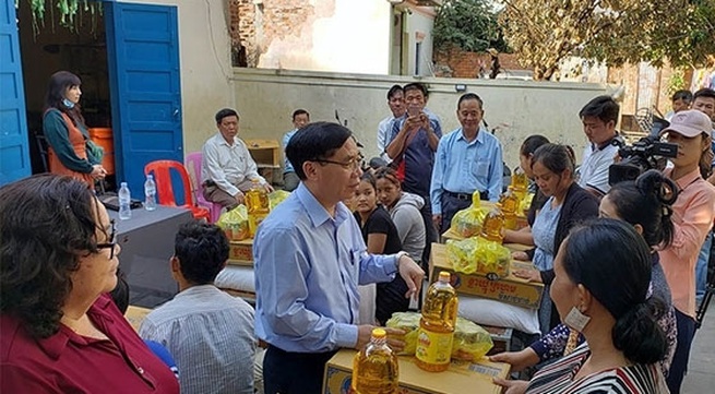 Vietnamese Embassy in Cambodia supports fire victims