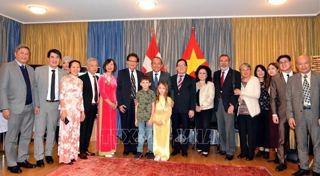 Deputy PM extends Tet greetings to overseas Vietnamese in Switzerland