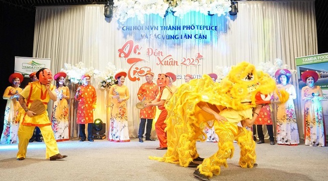 Vietnamese communities in Czech Republic, Angola celebrate New Year