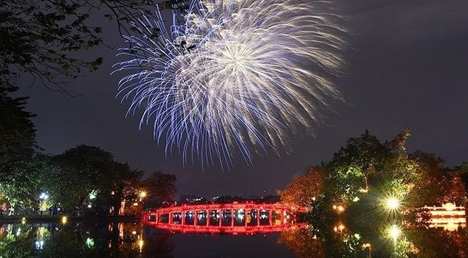 Spectacular fireworks ring in Year of the Rat