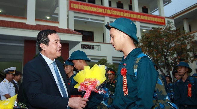 Young Vietnamese people sent off for military services