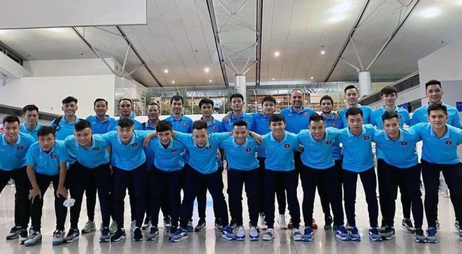 Vietnam’s futsal team depart for training in Spain