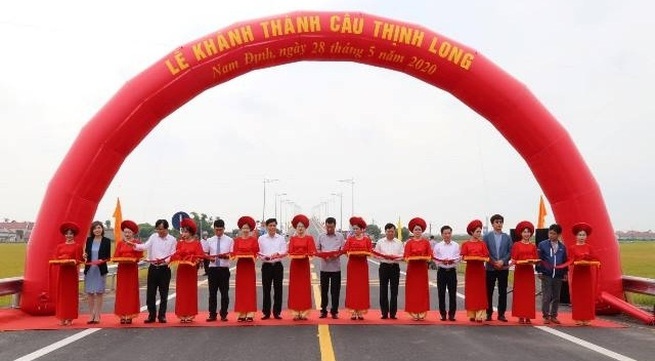 Thinh Long Bridge in Nam Dinh province opens to traffic