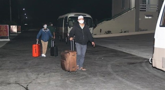 More than 240 Vietnamese citizens brought home from Singapore