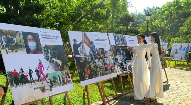 Photo exhibition highlights Vietnam’s Covid-19 prevention and control