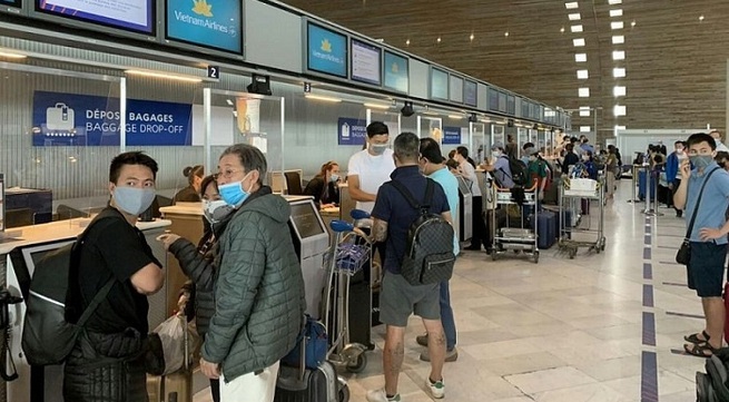 Hundreds more Vietnamese citizens flown home from abroad
