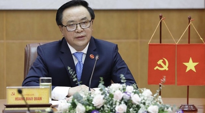 Vietnamese, Chinese Party officials hold phone talks