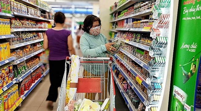 Retail sales, consumer service revenue up ahead of Tet