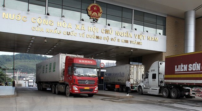 Vehicles to be banned through Lào Cai-Hekou international border gate