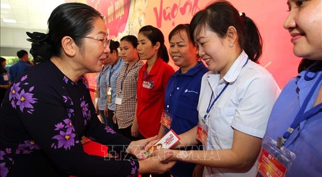HCM City, provinces provide gifts for residents on Tết