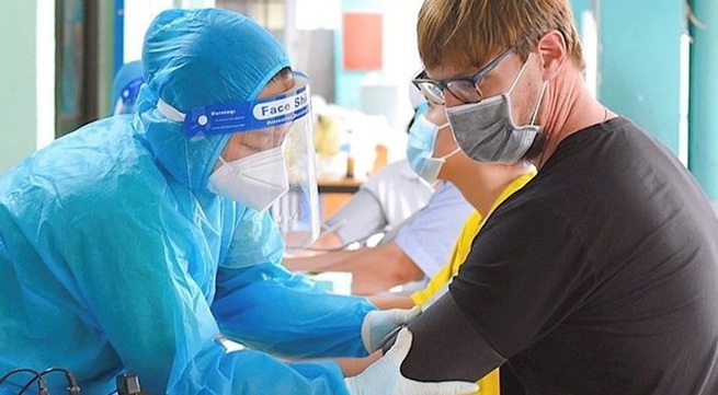 Da Nang ensures COVID-19 vaccination for overseas Vietnamese, foreigners