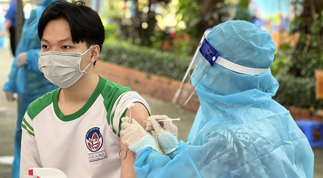 Thousands of students in Ho Chi Minh City vaccinated against COVID-19