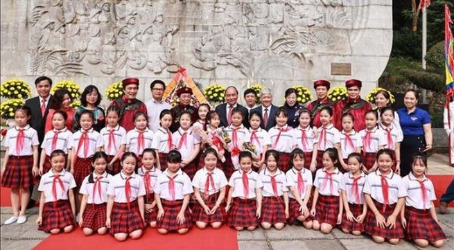 President shares children’s Mid-Autumn Festival joy