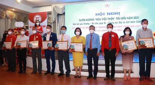 75 outstanding contributors to COVID-19 fight in Ho Chi Minh City honoured