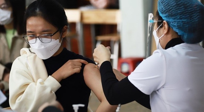 Hanoi begins injecting Pfizer COVID-19 vaccine for children aged 15-17